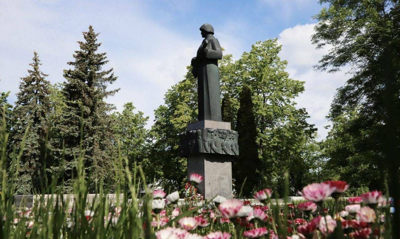 В Резекне начали уничтожение "Алёши". Протестующих пока не замечено