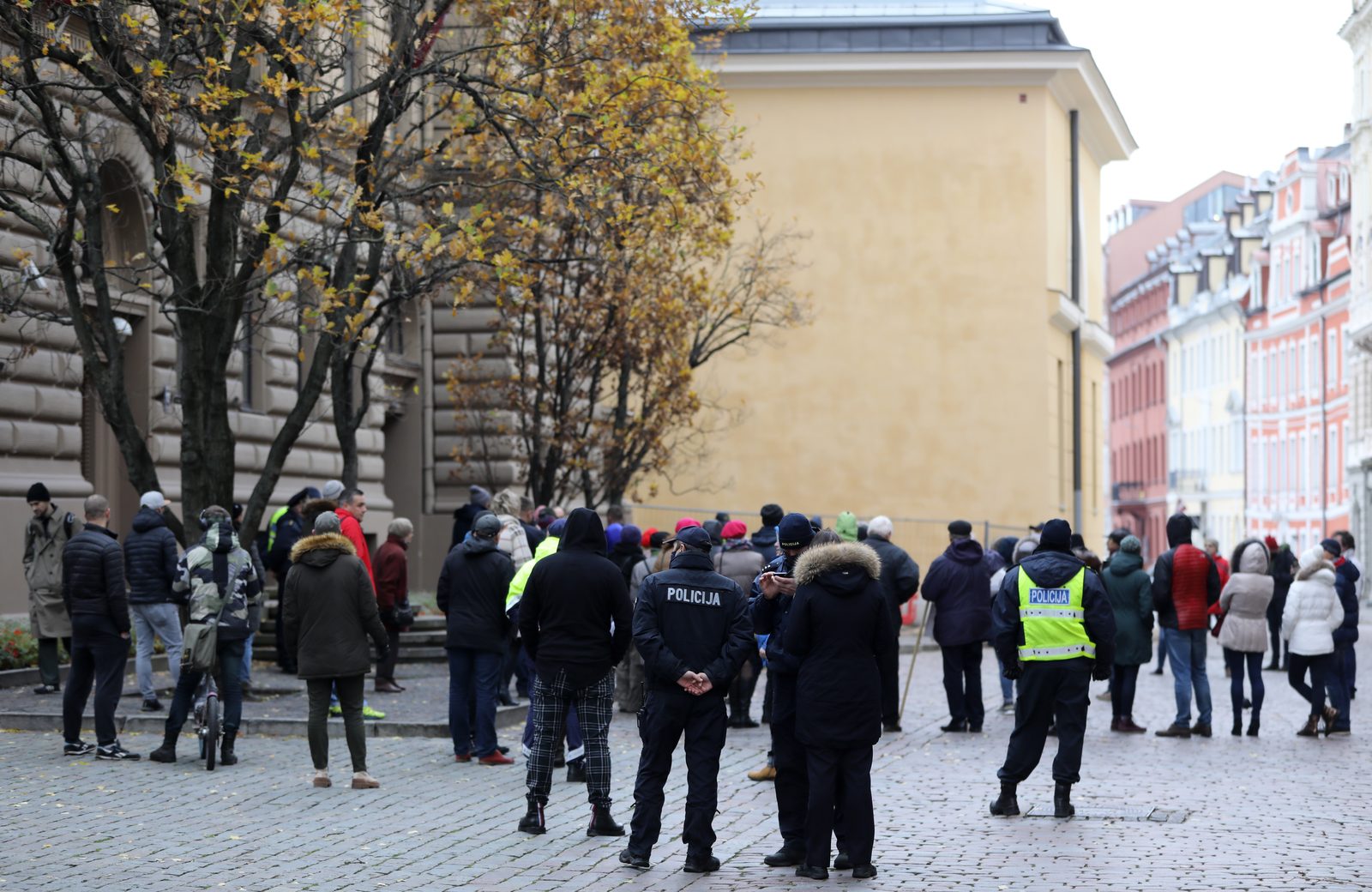 Saeimas opozīcija pārmet koalīcijai liekulību, aizstāvot Krievijas, bet ignorējot vietējos opozicionārus Saeimas opozīcija pārmet koalīcijai liekulību, aizstāvot Krievijas, bet ignorējot vietējos opozicionārus