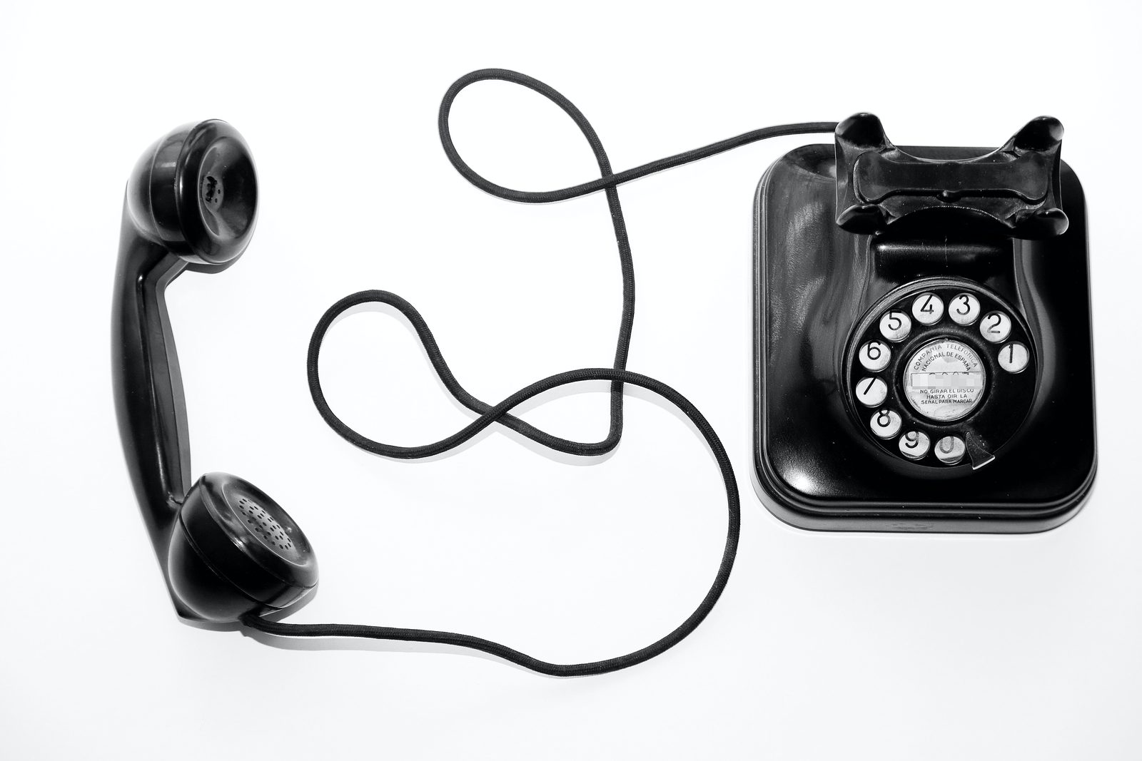 Lielbritānijā par slavenību telefonu uzlaušanu aizturēti astoņi cilvēki Lielbritānijā par slavenību telefonu uzlaušanu aizturēti astoņi cilvēki