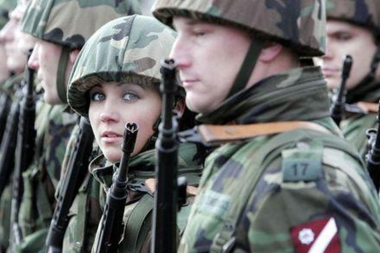 На военную службу будут призывать также граждан, уехавших за границу