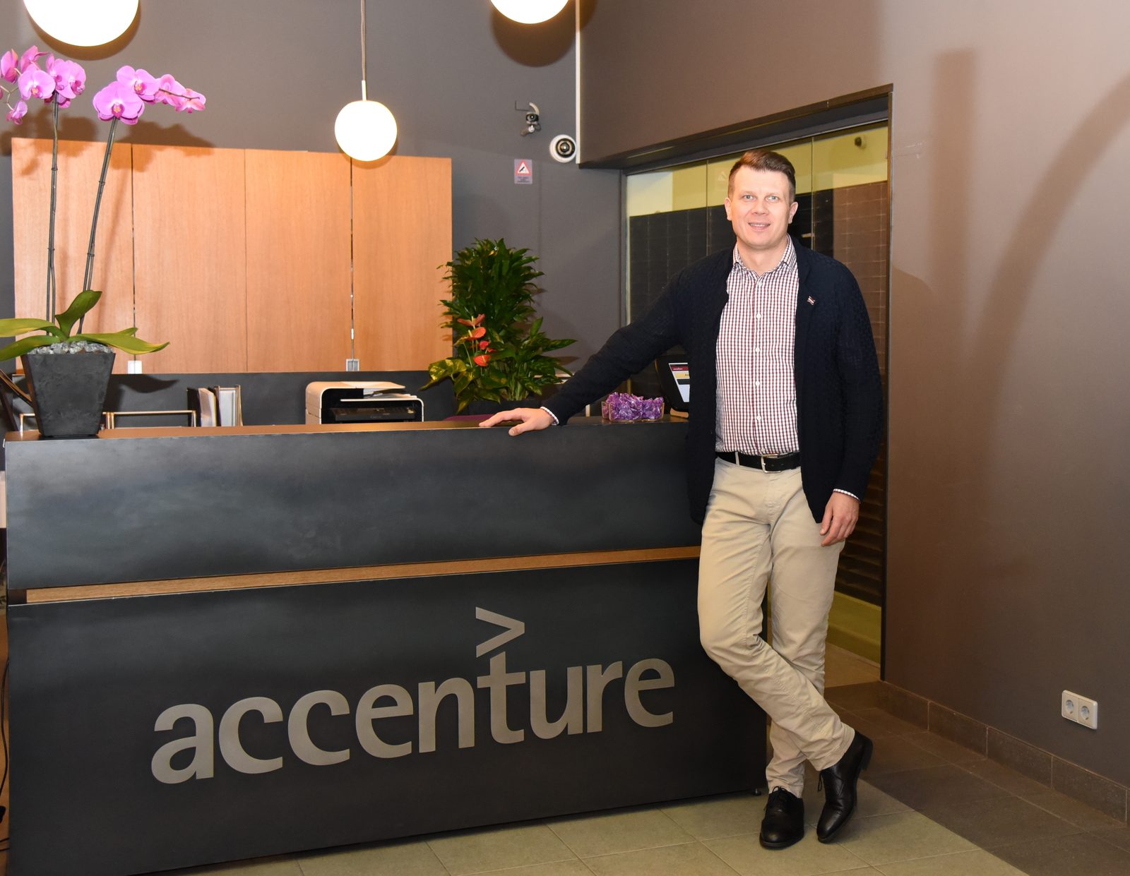 "Accenture" šovasar Latvijā plāno apmācīt apmēram 300 cilvēku karjeras sākšanai IT nozarē
