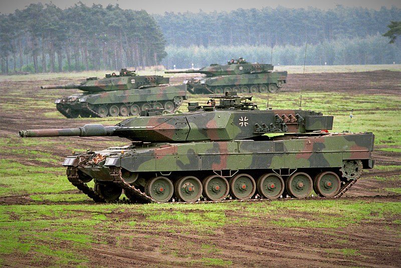 Большинство жителей ЕС поддерживают поставки вооружений Украине