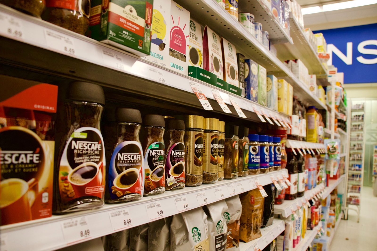 "Wal-Mart" ceturkšņa peļņa sarukusi par 32%