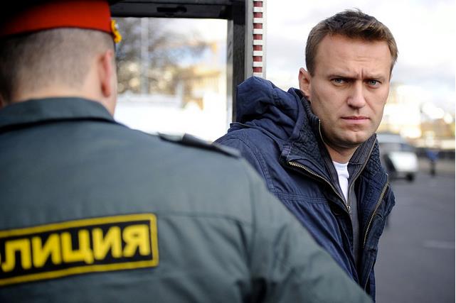 Навального признали виновным и приговорили к 9 годам строгого режима Навального признали виновным и приговорили к 9 годам строгого режима