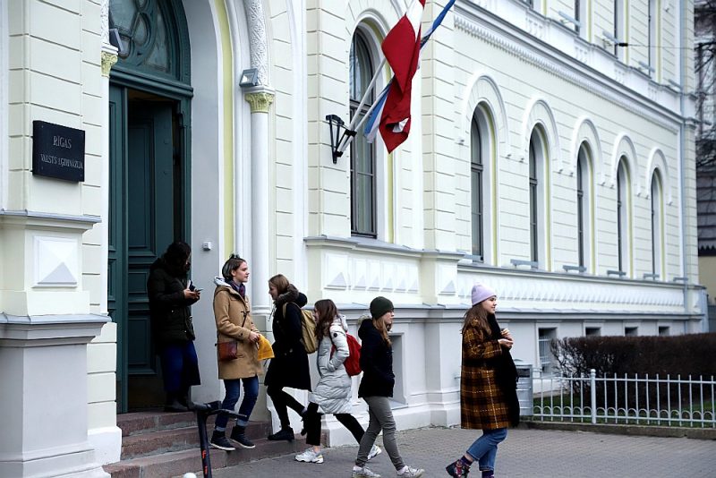 Рижские гимназии выступают за проведение вступительных экзаменов Рижские гимназии выступают за проведение вступительных экзаменов