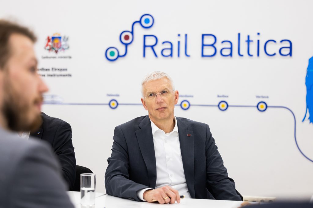 На комиссии по Rail Baltica разгорелись острые дискуссии с экс-премьерами На комиссии по Rail Baltica разгорелись острые дискуссии с экс-премьерами