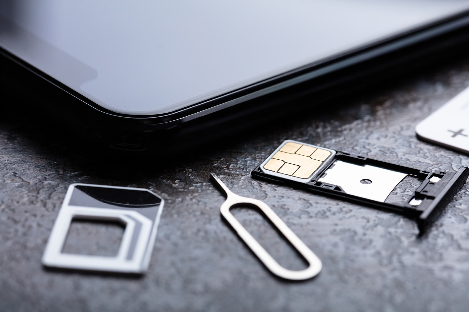 iPhone 14 не будет иметь слота под SIM-карту