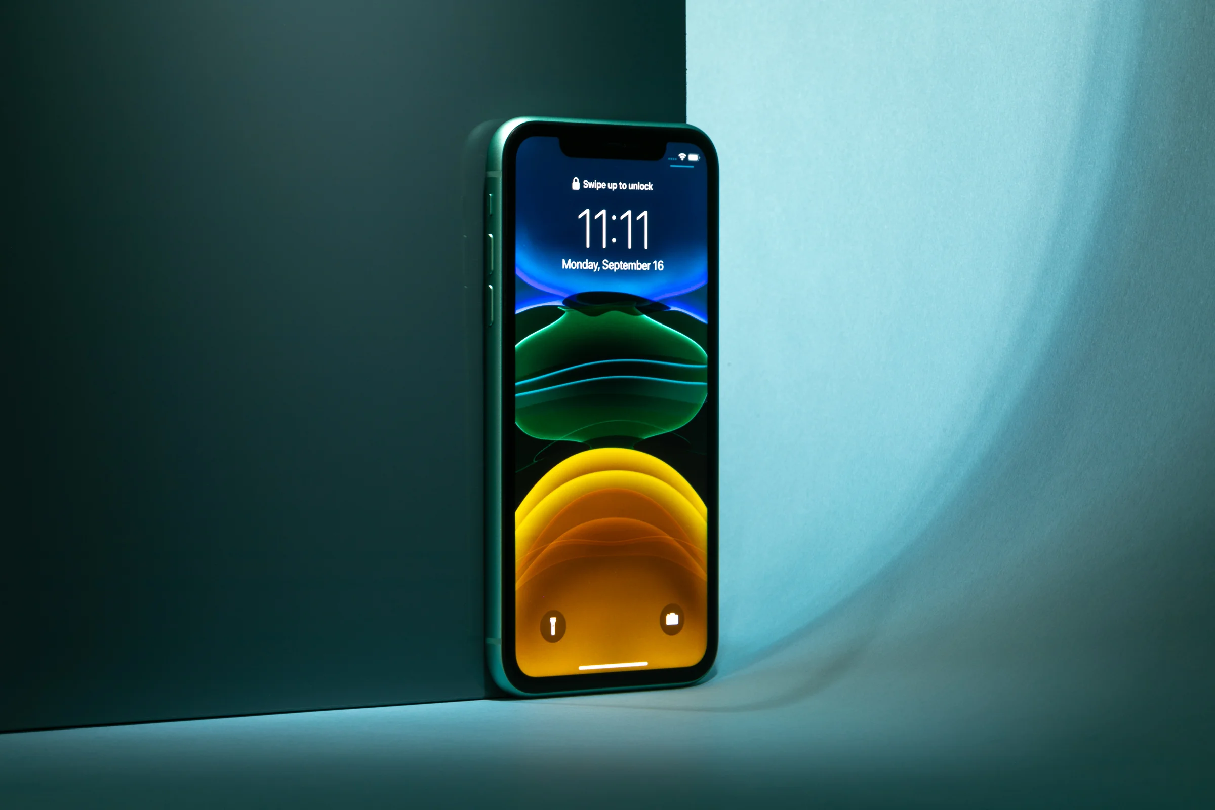 Apple бесплатно заменит дефектные экраны владельцам iPhone 11