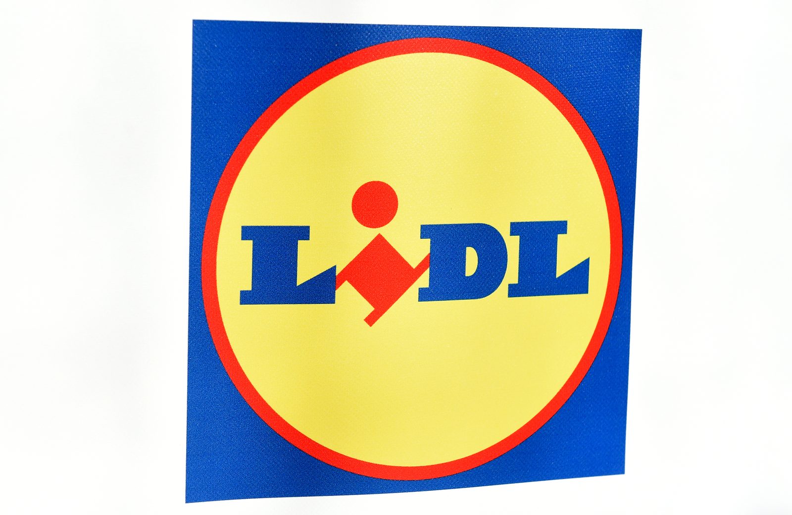 "Lidl" pabeidzis darbinieku komplektāciju veikaliem Latvijā "Lidl" pabeidzis darbinieku komplektāciju veikaliem Latvijā