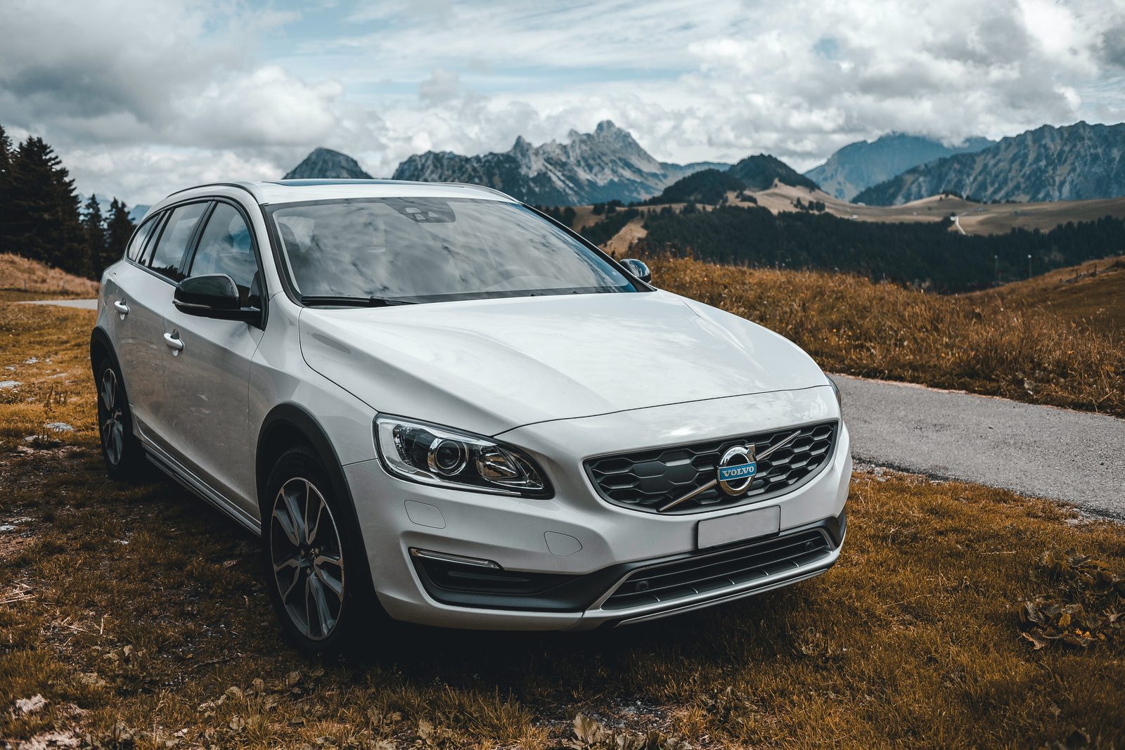 "Volvo Cars" un "Geely" atceļ apvienošanās plānus