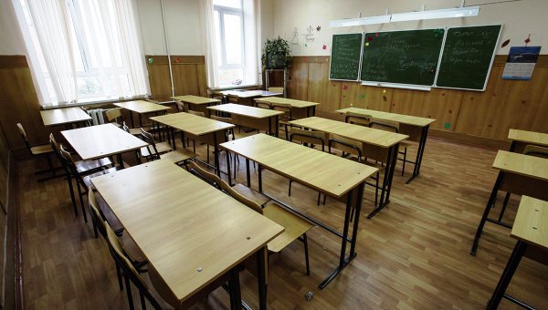 Школьный вопрос в Даугавпилсе: родители протестуют, дума решает Школьный вопрос в Даугавпилсе: родители протестуют, дума решает