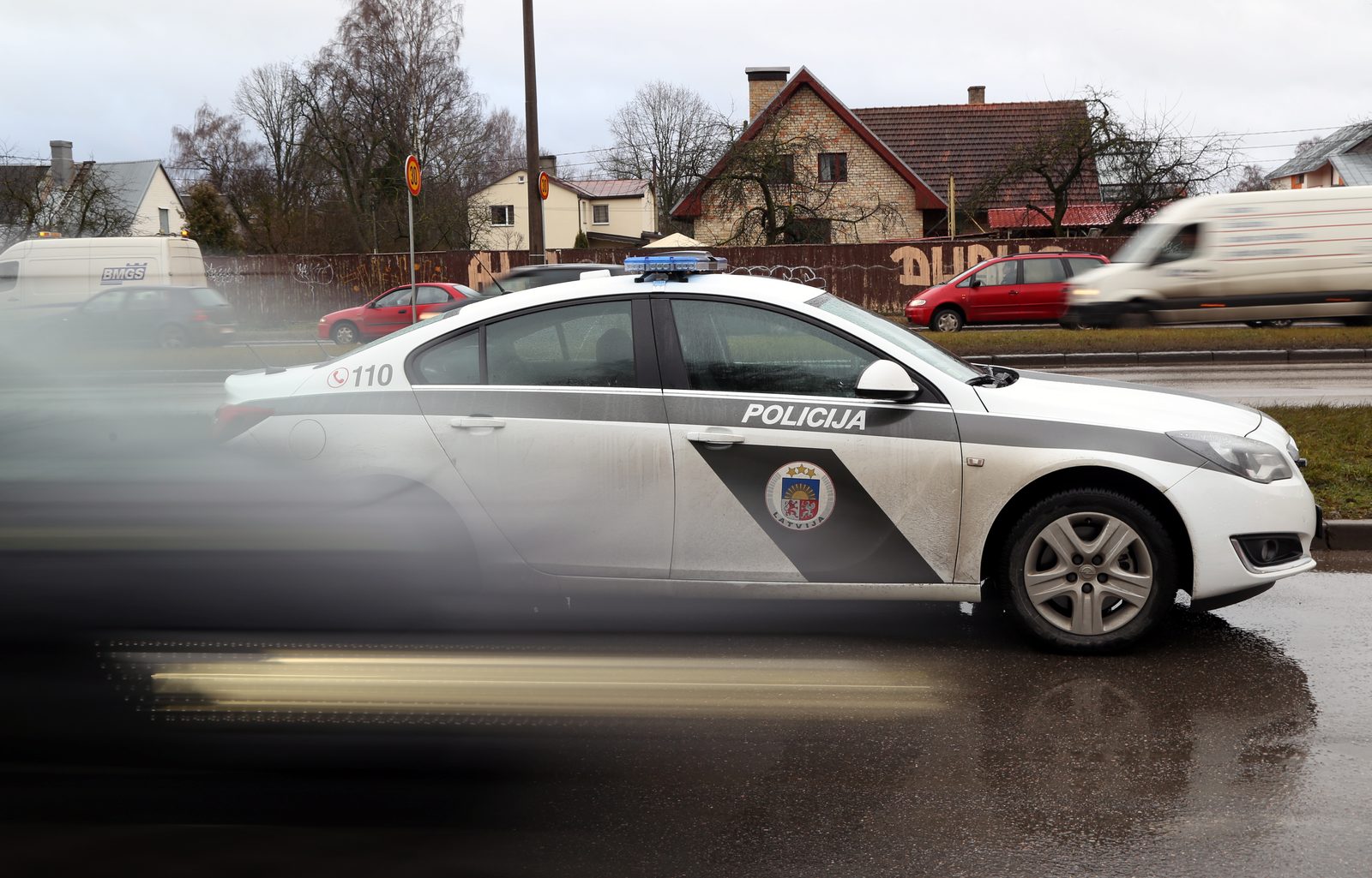 Otrdien uz Latvijas ceļiem cietuši trīs cilvēki un pieķerti septiņi dzērājšoferi