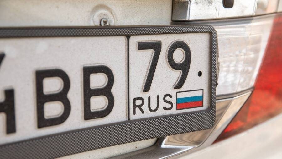 Сейм примет решение по запрету на пребывание в Латвии автомобилей, зарегистрированных в России