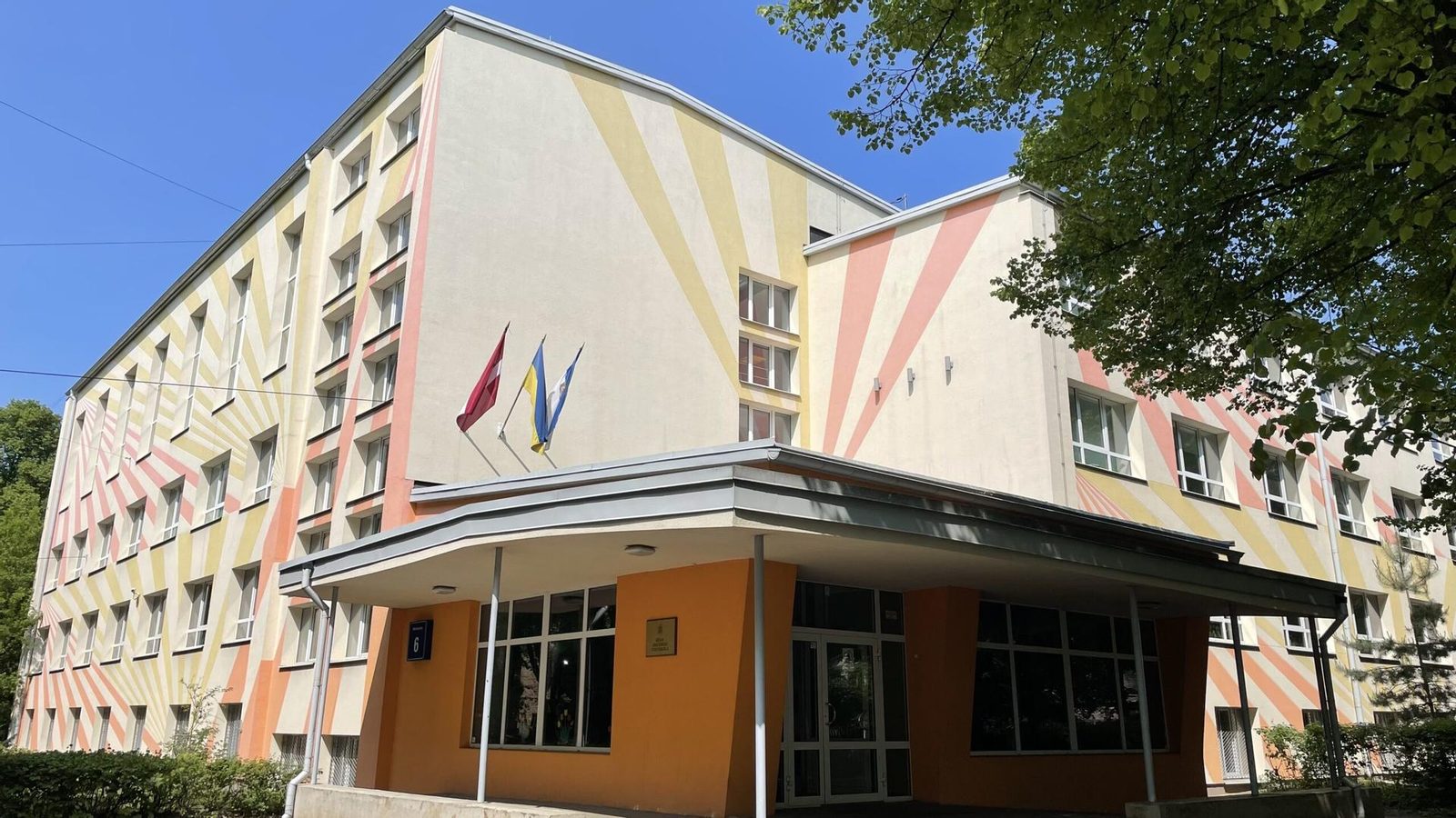 Переход на латышский в частных учебных заведениях Конституционен