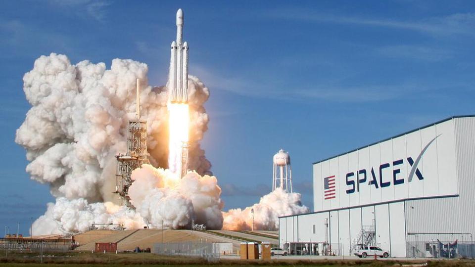 Falcon 9 со спутниками Starlink стартовала в США Falcon 9 со спутниками Starlink стартовала в США