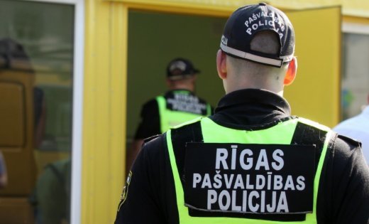 Полиция задержала в Старой Риге дебошира, устроившего целое представление (ВИДЕО)