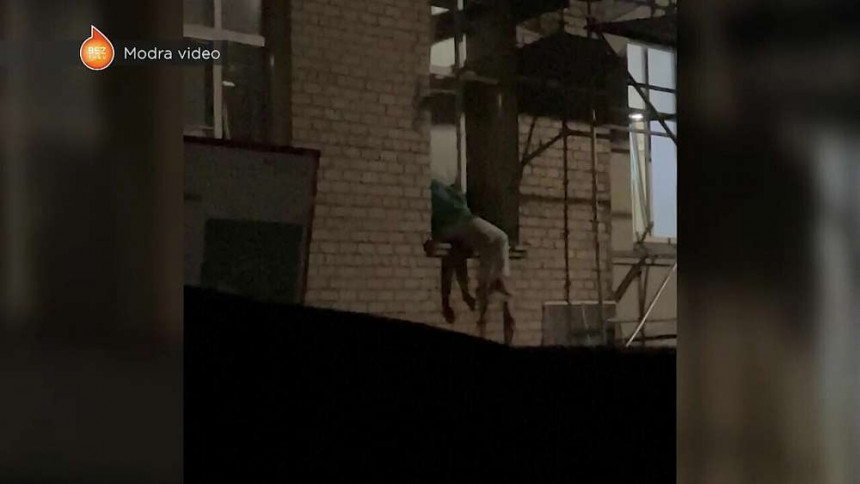 Случай в "Бикерниеки": медсестра и санитарка вылезли в окно