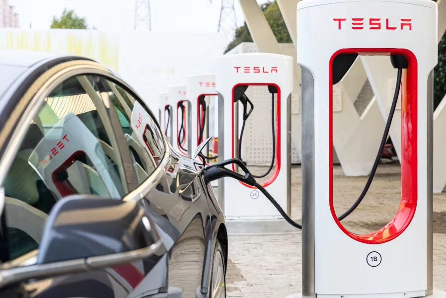Автомобили от Tesla можно будет заряжать бесплатно
