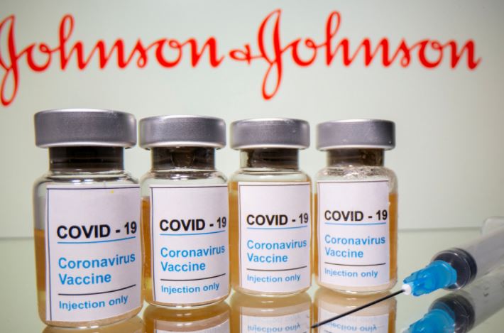 В США разрешили возобновить использование вакцины Johnson & Johnson В США разрешили возобновить использование вакцины Johnson & Johnson