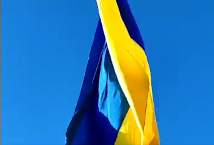 На телебашне на Закюсале подняли украинский флаг На телебашне на Закюсале подняли украинский флаг