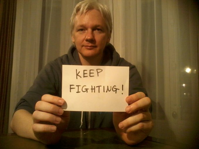 Основатель Wikileaks Джулиан Ассанж перенес микроинсульт в тюрьме Основатель Wikileaks Джулиан Ассанж перенес микроинсульт в тюрьме