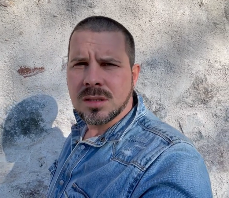 Бусулис: "Я буду продолжать петь на русском" Бусулис: "Я буду продолжать петь на русском"