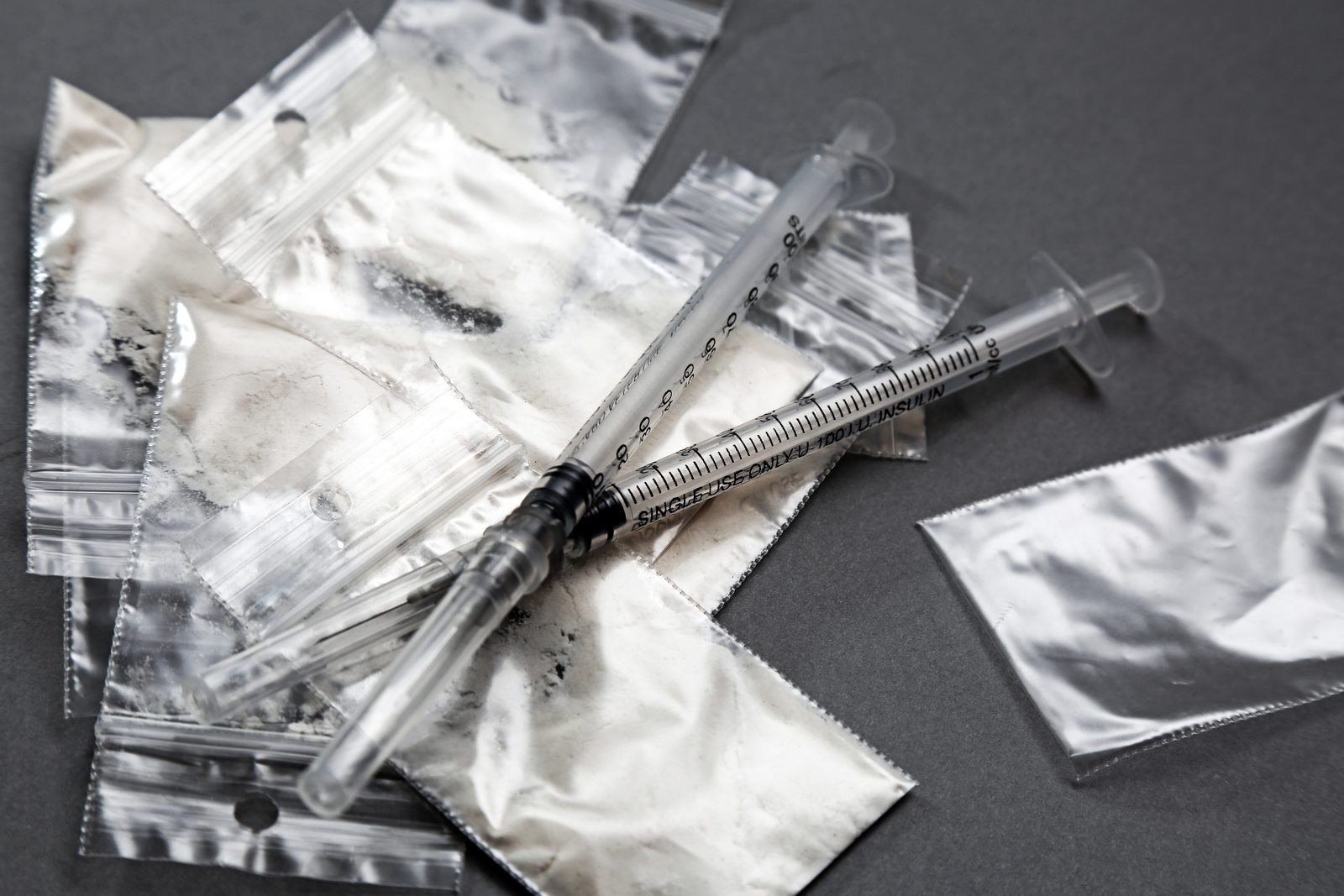 Policija uz šosejas pie Saulkrastiem pie jauniešiem atradusi gandrīz kilogramu īpaši bīstamu narkotiku Policija uz šosejas pie Saulkrastiem pie jauniešiem atradusi gandrīz kilogramu īpaši bīstamu narkotiku