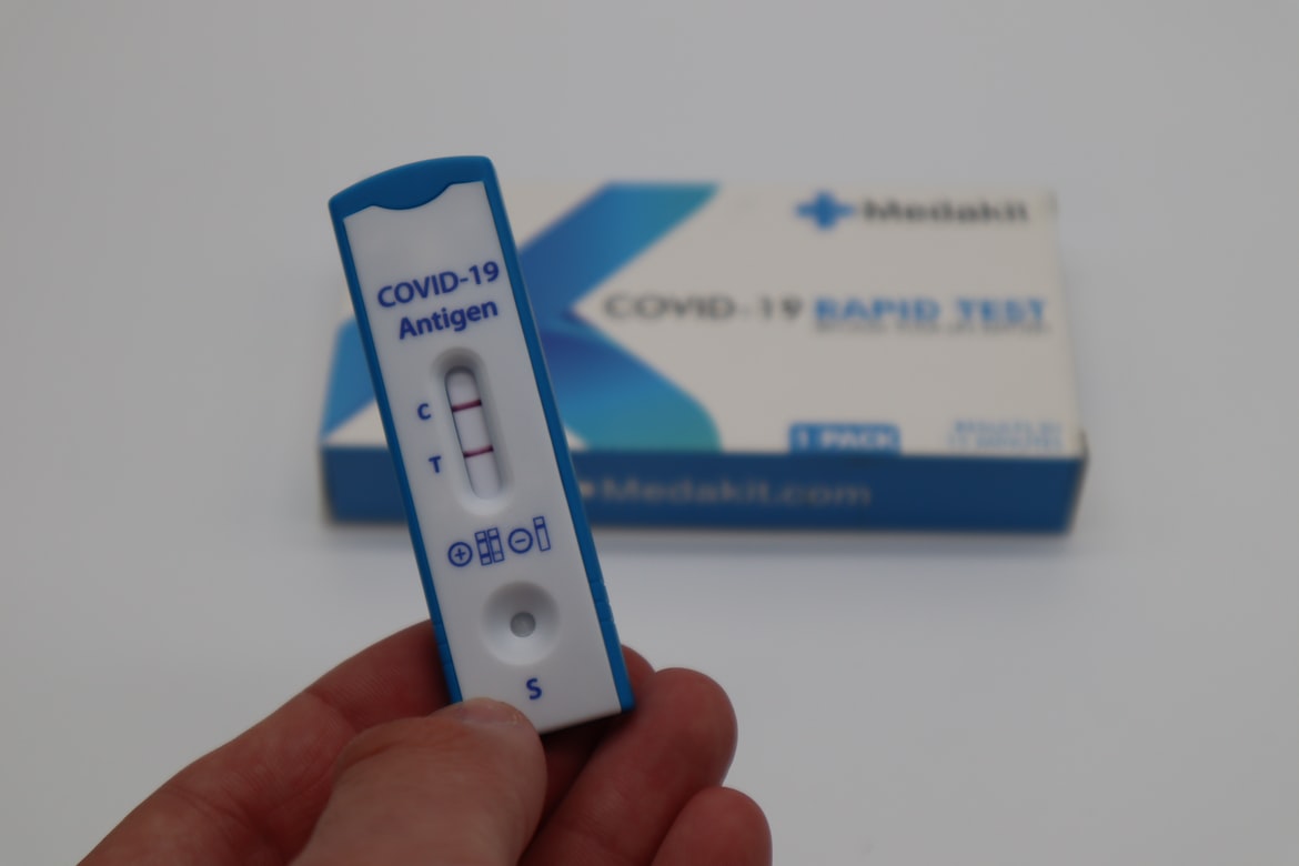 Тендер с флёром скандала: как Латвия закупала экспресс-тесты на Covid-19 Тендер с флёром скандала: как Латвия закупала экспресс-тесты на Covid-19