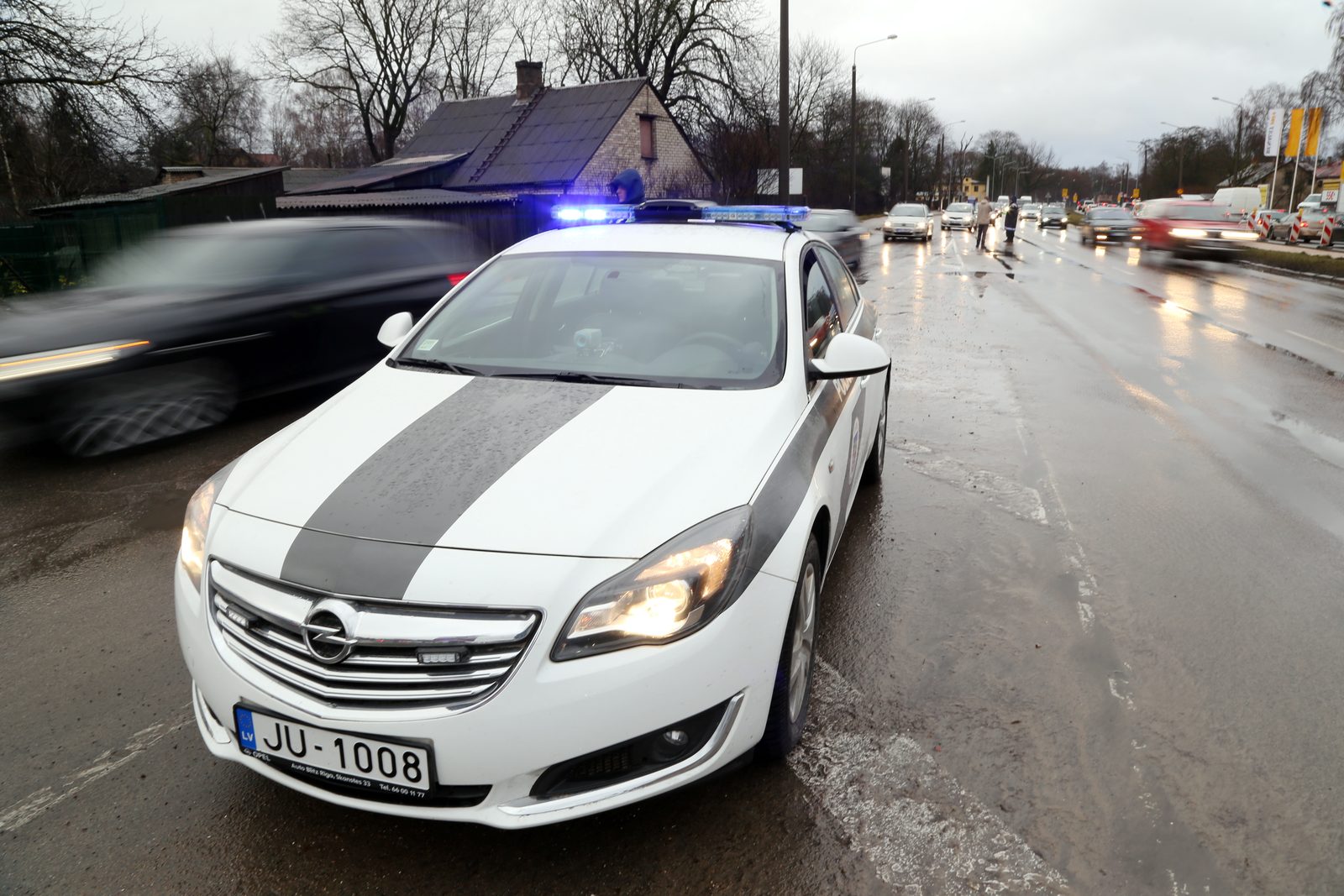 Diennakts laikā policisti pieķēruši 10 dzērājšoferus Diennakts laikā policisti pieķēruši 10 dzērājšoferus