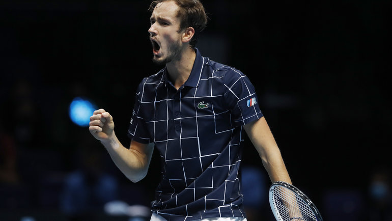 Медведев победил Джоковича во втором матче финала ATP Медведев победил Джоковича во втором матче финала ATP