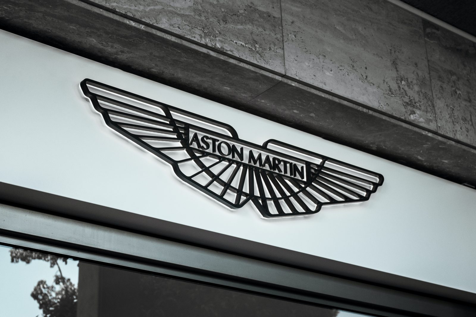 "Aston Martin" elektriskos automobiļus ražos Lielbritānijā "Aston Martin" elektriskos automobiļus ražos Lielbritānijā