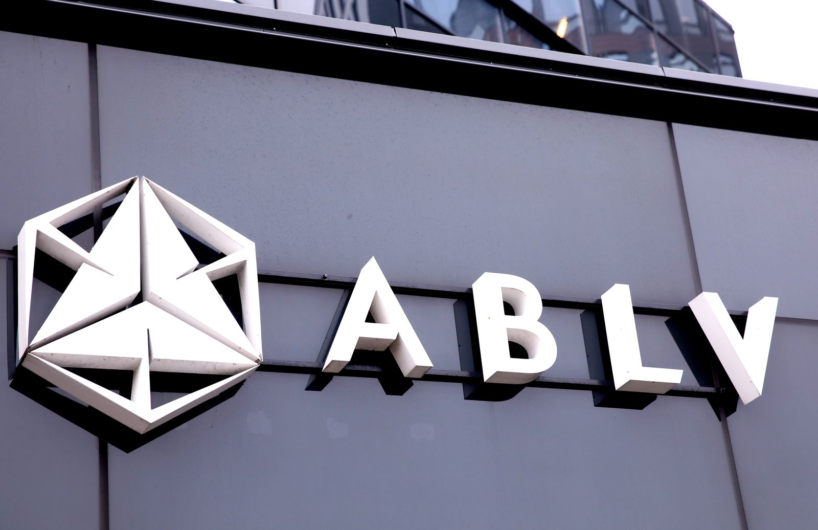 "ABLV Bank" подал иск в Суд ЕС против ЕЦБ и SRB о взыскании 414,7 млн евро "ABLV Bank" подал иск в Суд ЕС против ЕЦБ и SRB о взыскании 414,7 млн евро
