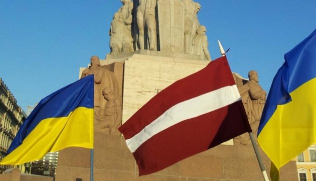 Латвия планирует отправить Украине очередную партию медицинского оборудования почти на 378 000 евро Латвия планирует отправить Украине очередную партию медицинского оборудования почти на 378 000 евро