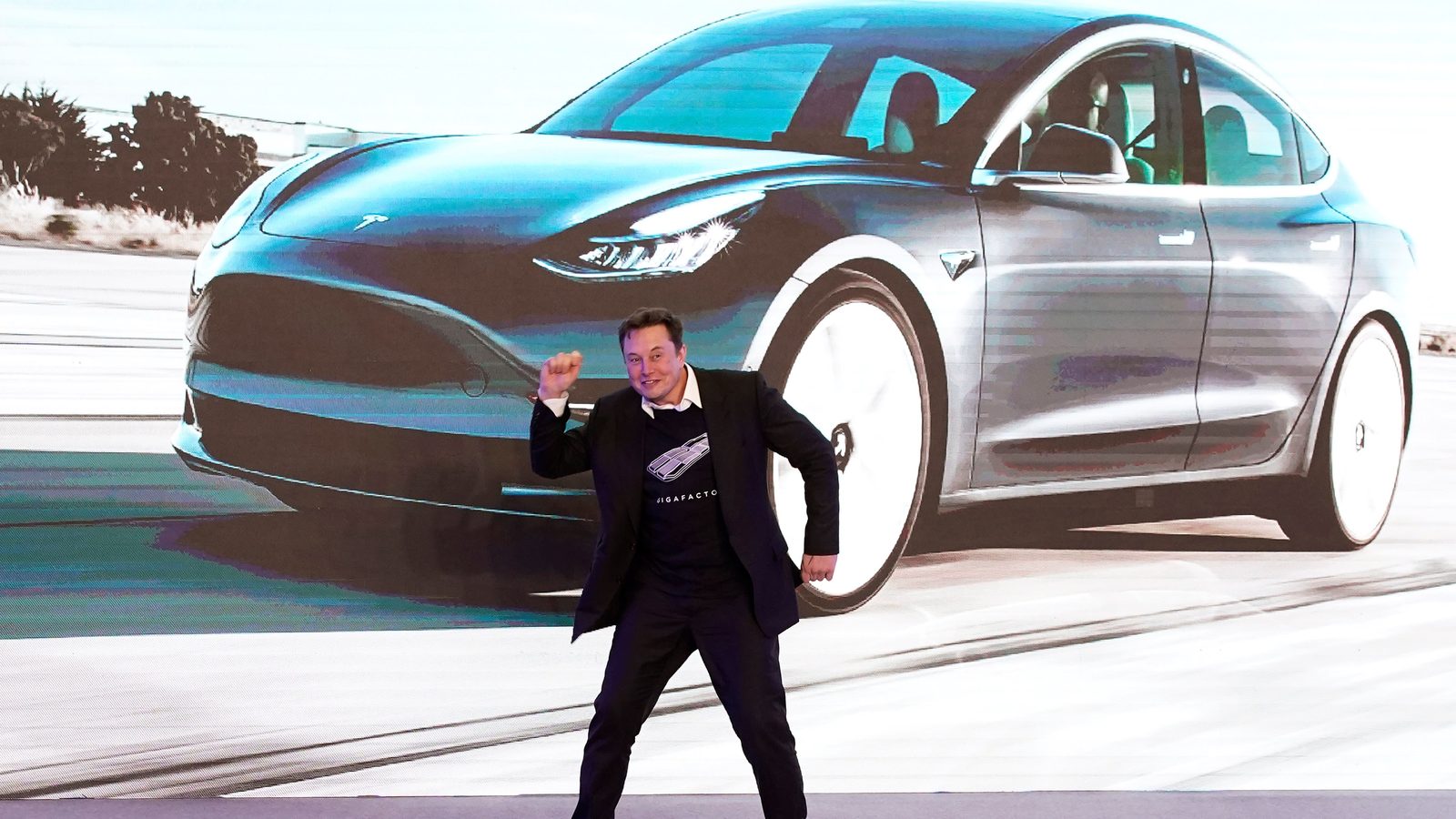 Маск ищет дизайнера для китайской Tesla Маск ищет дизайнера для китайской Tesla