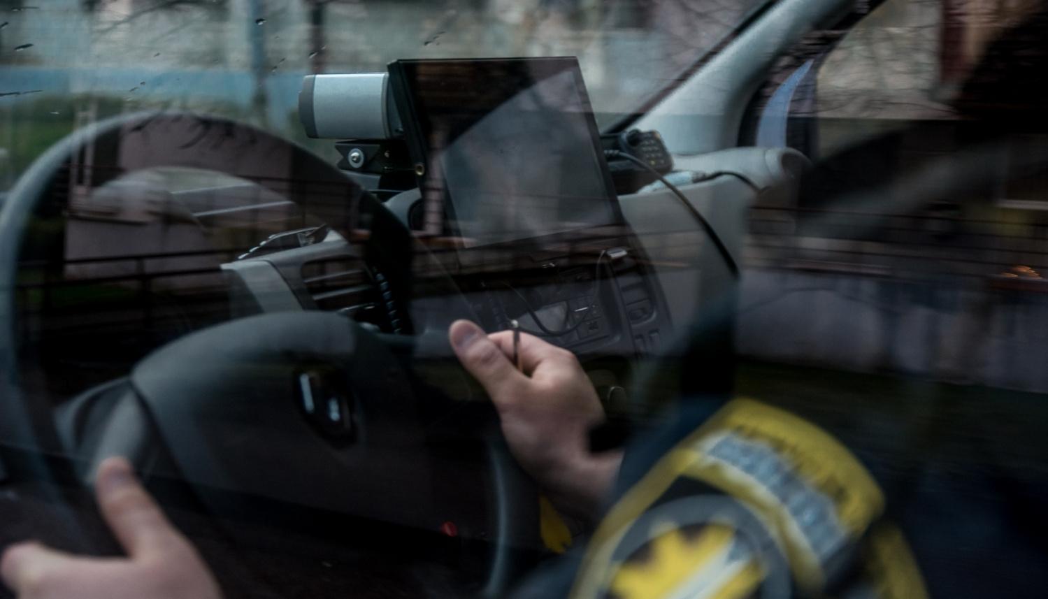 Ограничения соблюдают: полиция контролирует приезжих и массовые мероприятия