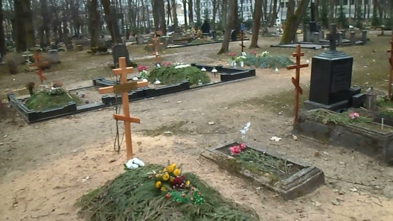 Хоронят одни, а пособие на похороны получают другие: в законе обнаружена лазейка