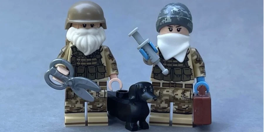 Какие времена — такие и игрушки. Редактор сайта о LEGO создал фигурки украинских парамедиков и военных Какие времена — такие и игрушки. Редактор сайта о LEGO создал фигурки украинских парамедиков и военных
