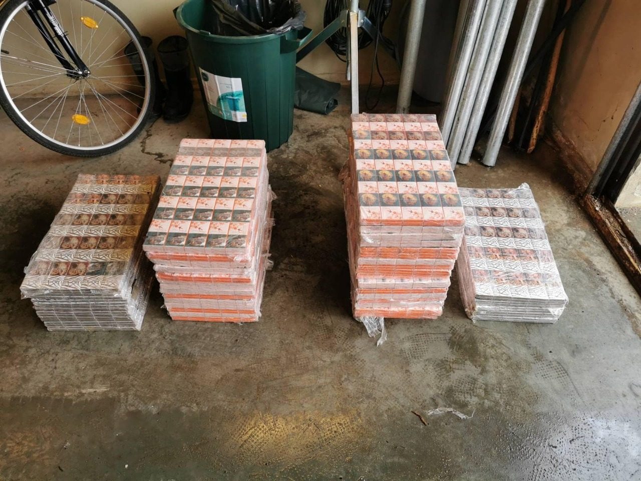 В Рижском и Земгальском регионах полиция обнаружила миллионы сигарет с белорусскими акцизными марками