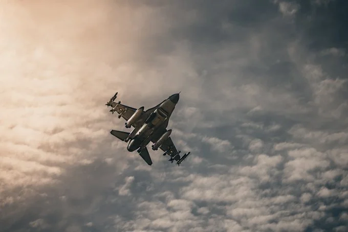 Без паники! В небе над Адажи пройдут тренировочные полеты военной авиации