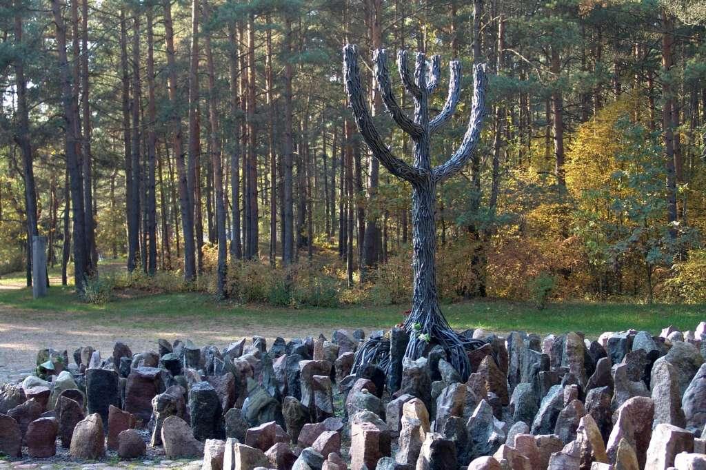 В Румбуле почтят память убитых евреев Рижского гетто В Румбуле почтят память убитых евреев Рижского гетто
