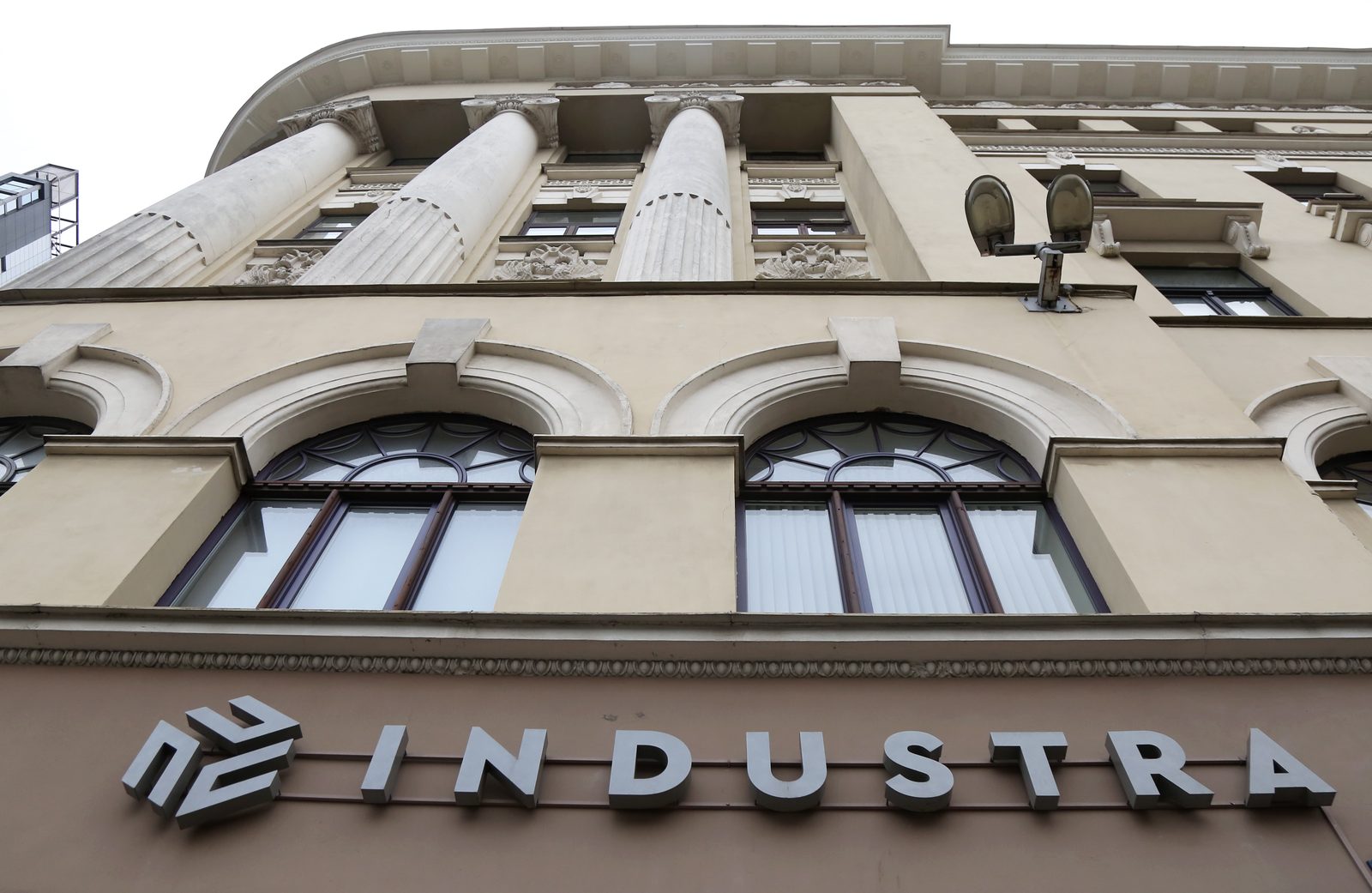 "Industra Bank" перенимает большую часть активов и пассивов "PrivatBank" "Industra Bank" перенимает большую часть активов и пассивов "PrivatBank"