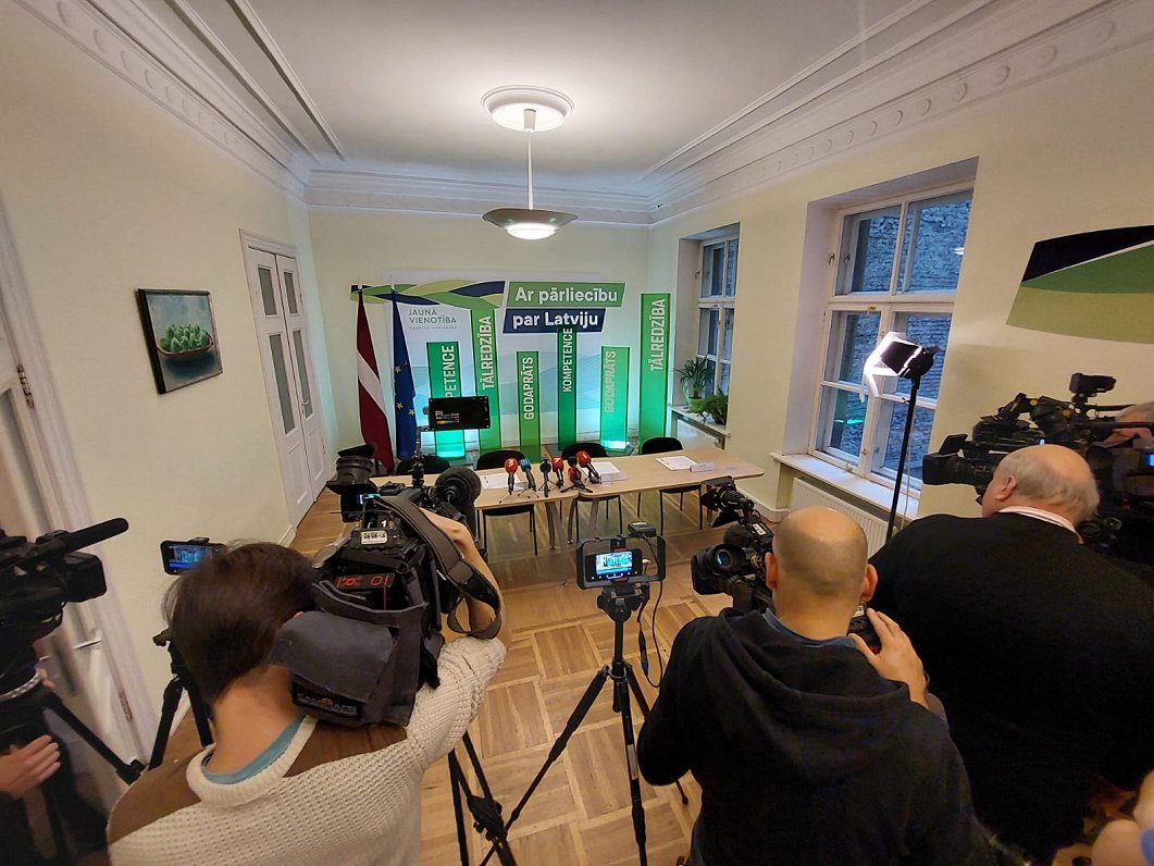 Раевскис: в коалиционных переговорах решают простое уравнение сложным способом