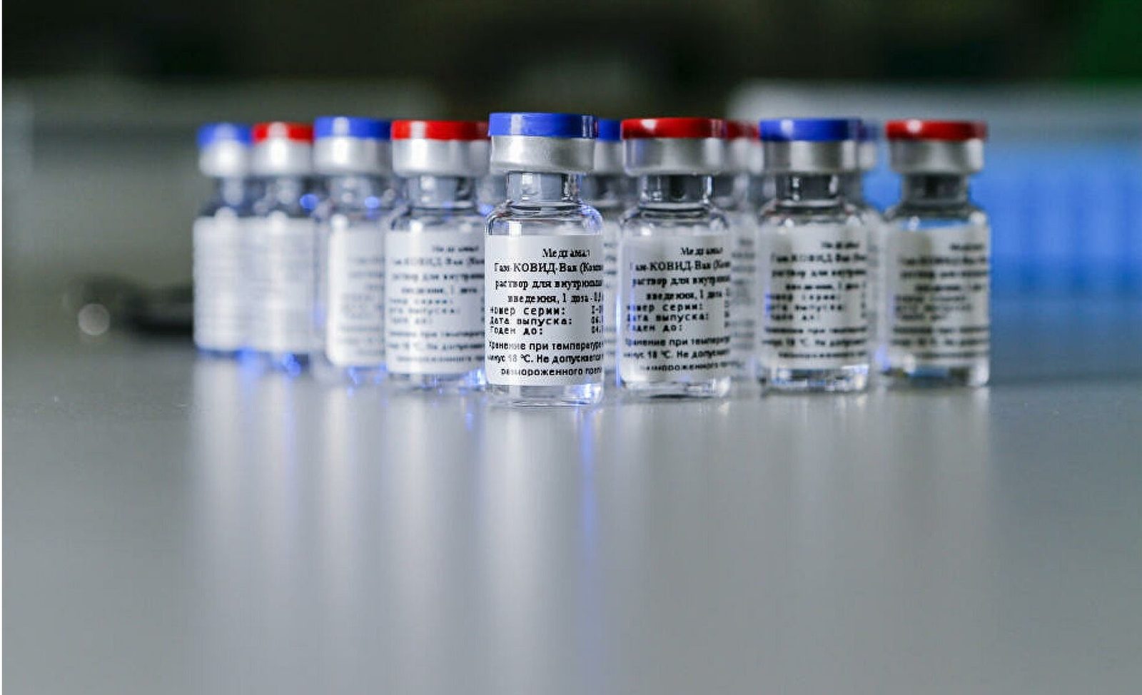 Привился и заболел. Что было с журналистом DW после вакцинации "Спутником V"