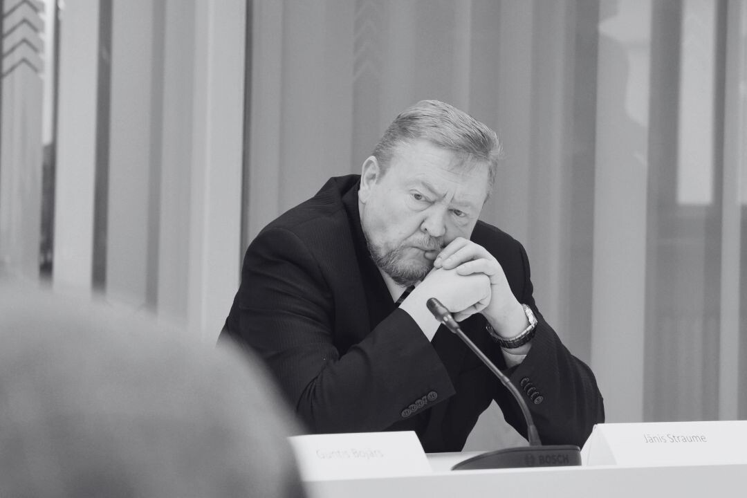 В среду утром в Юрмале поезд сбил бывшего спикера Сейма Страуме В среду утром в Юрмале поезд сбил бывшего спикера Сейма Страуме