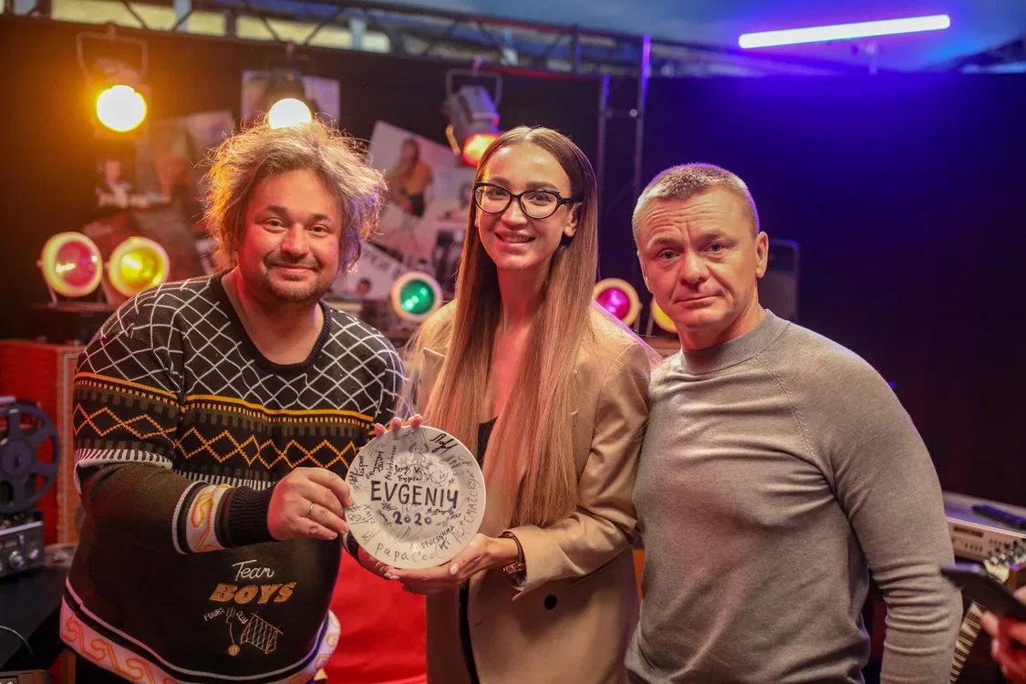 Канал "Пятница!" покажет комедийно-музыкальный сериал "Евгенич"