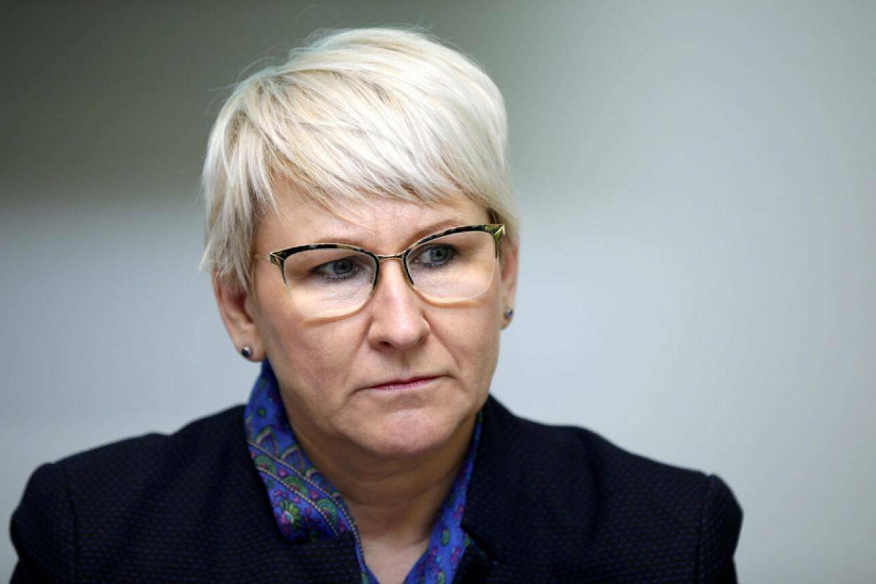 Яунземе: о причастности сотрудников к вымогательству взятки знала, но не вмешивалась, чтобы не помешать расследованию