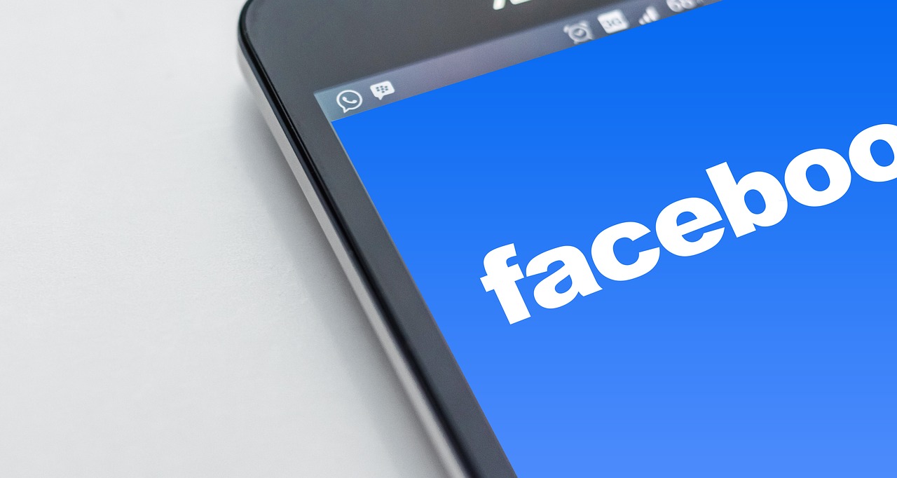 Номера телефонов пользователей Facebook оказались в руках хакеров Номера телефонов пользователей Facebook оказались в руках хакеров