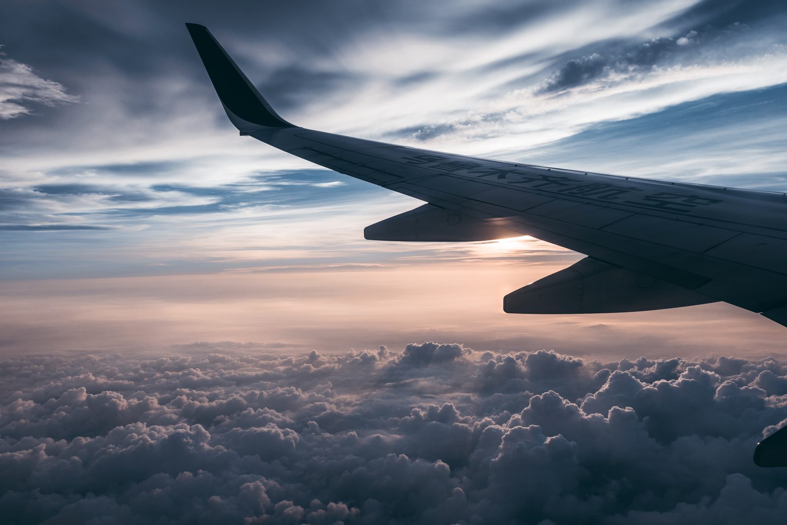 Vācija apsver starptautiskās aviosatiksmes ievērojamu samazināšanu