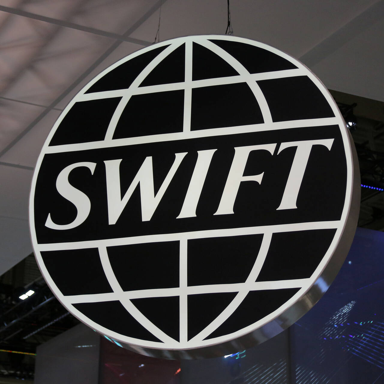 Кипр и Франция поддержат решение об отключении России от SWIFT Кипр и Франция поддержат решение об отключении России от SWIFT