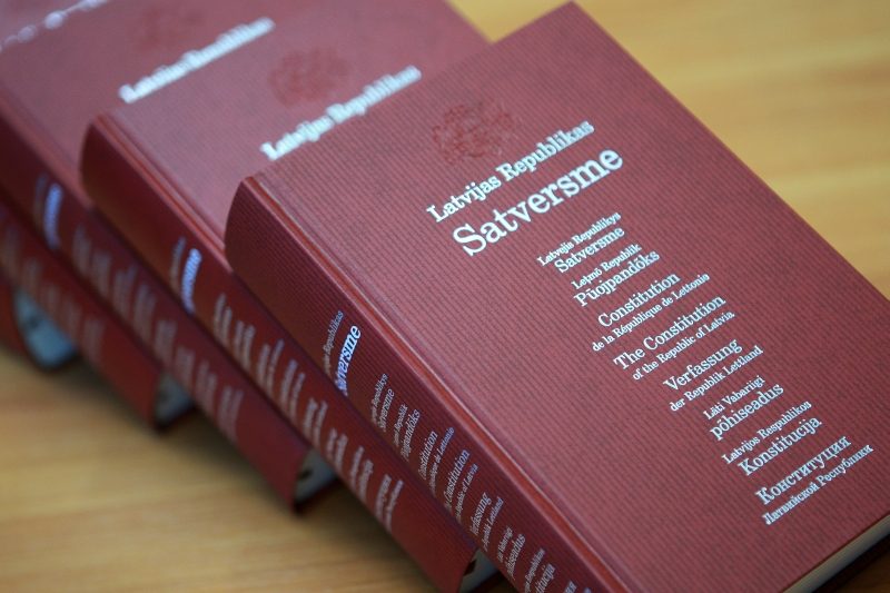 Поправки к Конституции против ограничений для непривитых не зарегистрировали